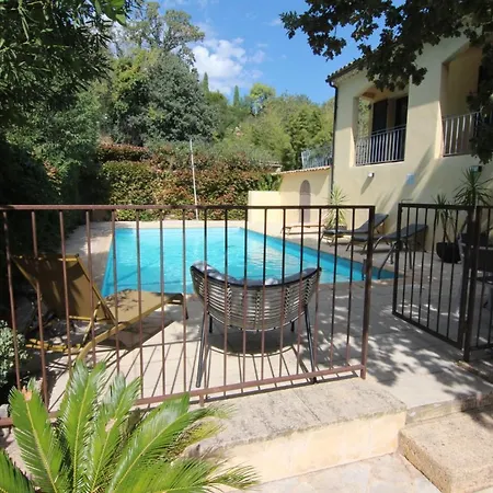 Casa de hóspedes Joli Independant Avec Kitchenette 4*