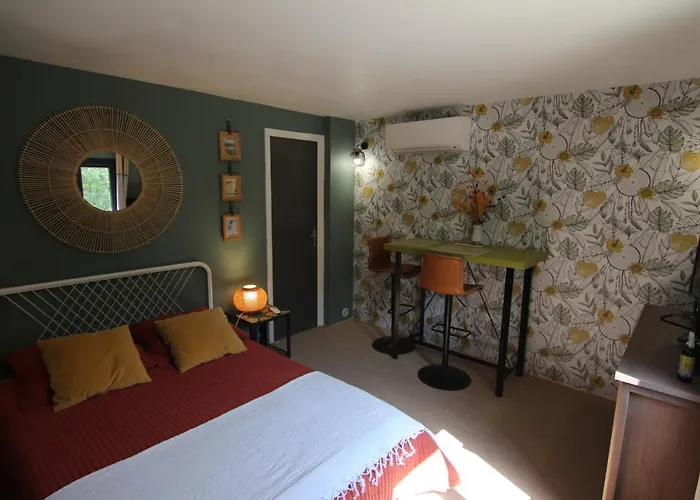 Joli Independant Avec Kitchenette ゲストハウス 4*